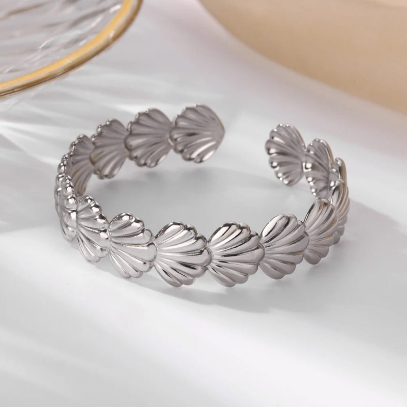 Gold Shell Cuff Bracelet – Stainless Steel Opening Bangle for Women’s Summer Beach Style - Image 4